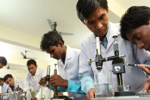 মেডিকেল টেকনোলজিস্ট পেশায় যারা আসতে চান