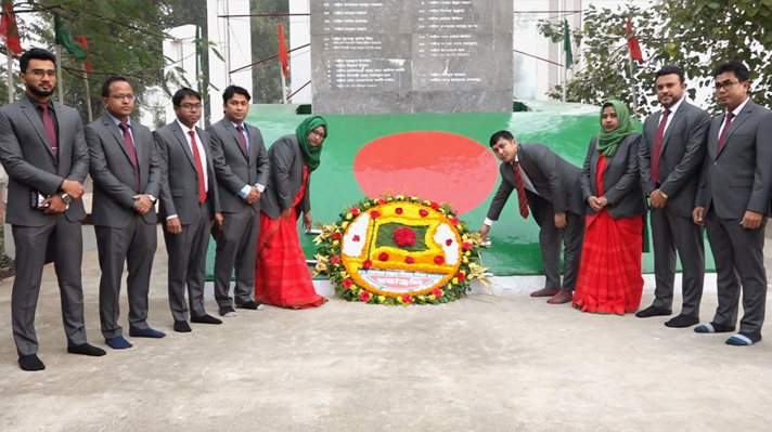 কুষ্টিয়ায় মহান বিজয় দিবসে জেলা প্রশাসক ও জেলা পুলিশের শ্রদ্ধাঞ্জলি