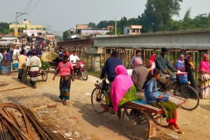 কুমারখালী পান্টি বাজার এলাকায় ডাকুয়া নদীর উপর নির্মিত সেতুর কাজে কচ্ছপ গতি