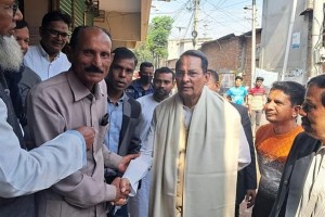 প্রতীক পাওয়ার দুই দিন পর এলাকায় ইনু, পাশে নেই আওয়ামী লীগের নেতারা