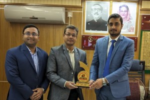 দৌলতপুর প্রেসক্লাবকে উপজেলা প্রশাসনের সম্মাননা স্মারক প্রদান