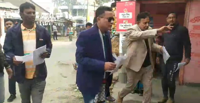 দৌলতপুরে উপজেলা বিএনপি’র লিফলেট বিতরণ