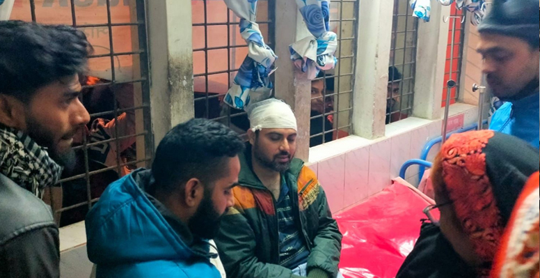 স্বতন্ত্র প্রার্থী’র স্ত্রীর পথ সভায় হামলা করে এসে উল্টো গণধোলাইয়ের শিকার মেয়র পুত্র প্রতীক