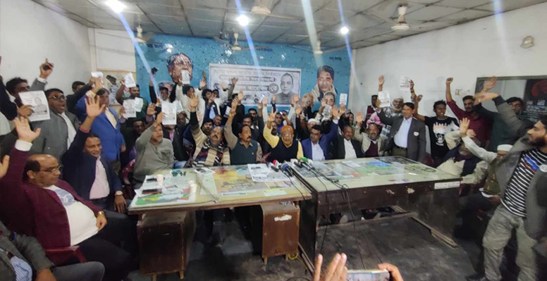 মিরপুরে সকল ইউপি চেয়ারম্যান ও কাউন্সিলররা চড়লেন কামারুলের ট্রাকে