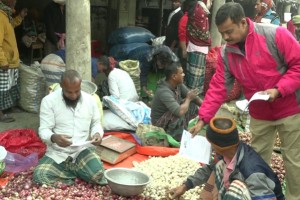 অসহযোগ আন্দোলনের ডাকে কুষ্টিয়ায় বিএনপি’র লিফলেট বিতরণ