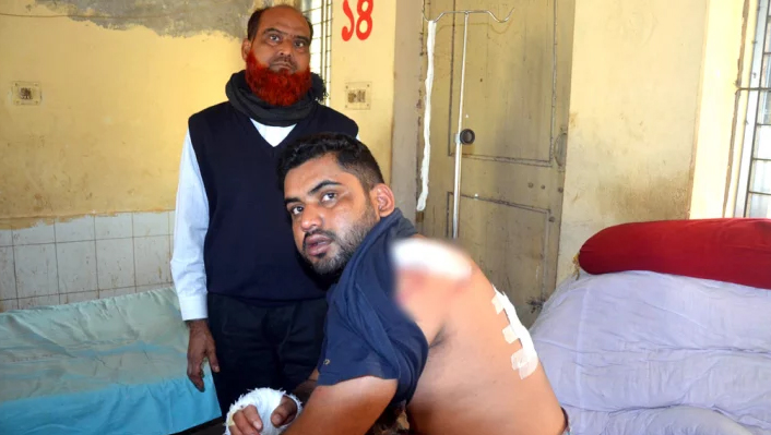 খোকসায় দুর্বৃত্তের হামলায় এনজিও ব্যবস্থাপক আহত