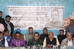 এলাকায় কর্মসংস্থান সৃষ্টি ও কৃষি ভিত্তিক শিল্প প্রতিষ্ঠান গড়ে তোলাসহ ১২ দফা ইশতেহার দিলেন কামারুল আরেফিন