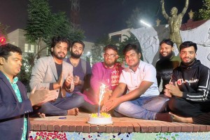 কুষ্টিয়া ব্লাড ডোনার্স ক্লাবের ১০ হাজার সদস্য পূর্ন হওয়ায় কেক কেটে উদযাপন