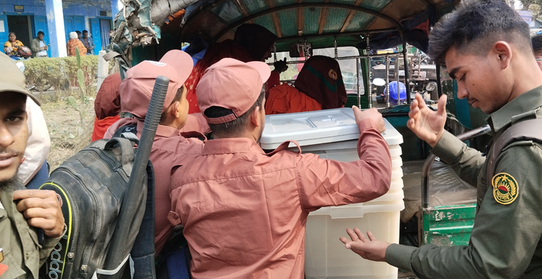 কুষ্টিয়া-৪ আসনে কুমারখালী-খোকসা প্রতিটি কেন্দ্রে কেন্দ্রে পৌঁছে গেছে ভোটের সরঞ্জাম