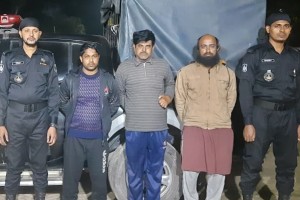 কুষ্টিয়ায় র‌্যাবের অভিযানে ফেনসিডিল সহ ৩ জন মাদক ব্যবসায়ী গ্রেফতার