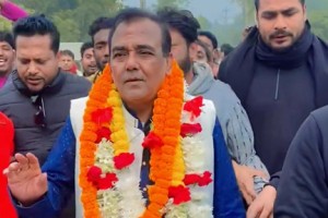 হাজারো নেতা-কর্মীদের ফুলে ফুলে সিক্ত নব নির্বাচিত এমপি ‘কামারুল আরেফিন’