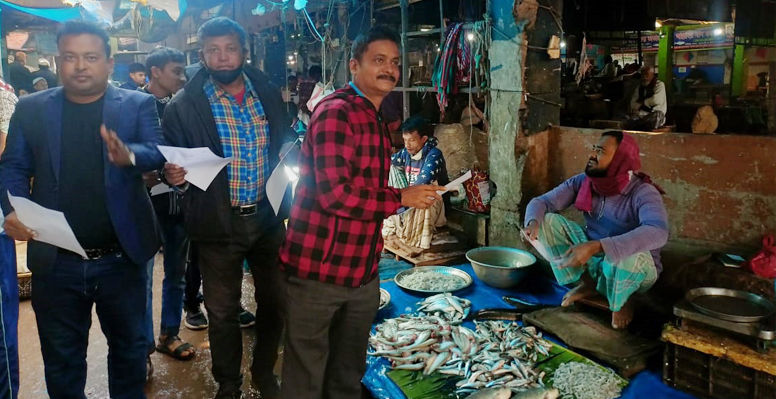 কুষ্টিয়ায় বিএনপির উদ্যোগে লিফলেট বিতরণ ও গণসংযোগ