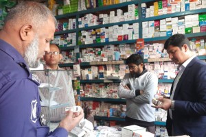 আলমডাঙ্গায় দুই ফার্মেসি মালিককে ২৫ হাজার টাকা জরিমানা