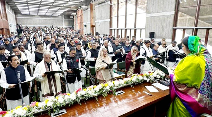 ব্যক্তিস্বার্থের ঊর্ধ্বে থেকে দায়িত্ব পালনের শপথ দ্বাদশ সংসদ সদস্যদের