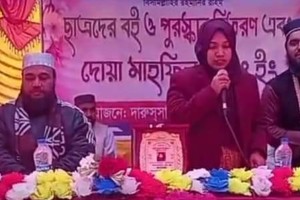 খোকসা চরপাড়া দারুস সালাম মাদ্রাসা শিক্ষার্থীদের মাঝে বই বিতরণ করলেন ইউএনও