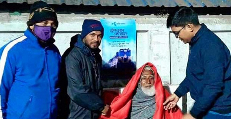 ভেড়ামারায় শীতার্তদের মাঝে কম্বল বিতরণ