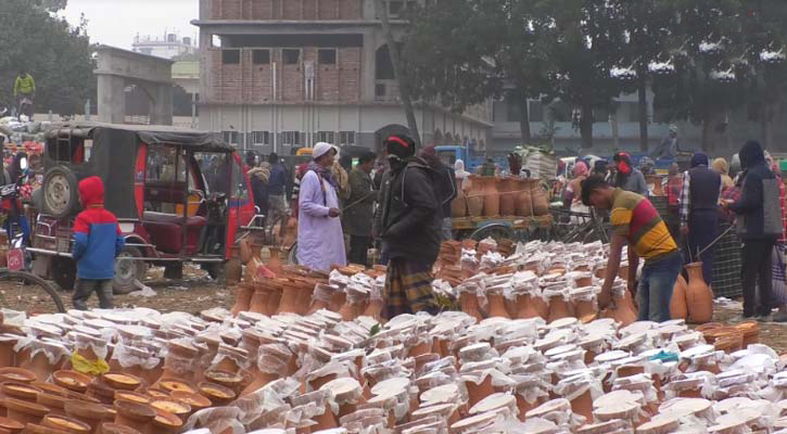 চুয়াডাঙ্গায় ঐতিহ্যবাহী খেজুর গুড়ের হাট