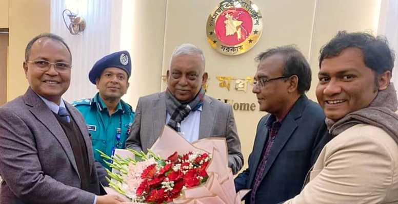 স্বরাষ্ট্র মন্ত্রীর সাথে সৌজন্য সাক্ষাৎ ও ফুলেল শুভেচ্ছা বিনিময় করলেন এমপি কামারুল আরেফীন