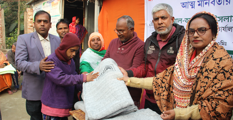 কুমারখালীতে আল- আরাফাহ্ ইসলামী ব্যাংকের উদ্যোগে প্রতিবন্ধীদের মাঝে শীতবস্ত্র বিতরণ