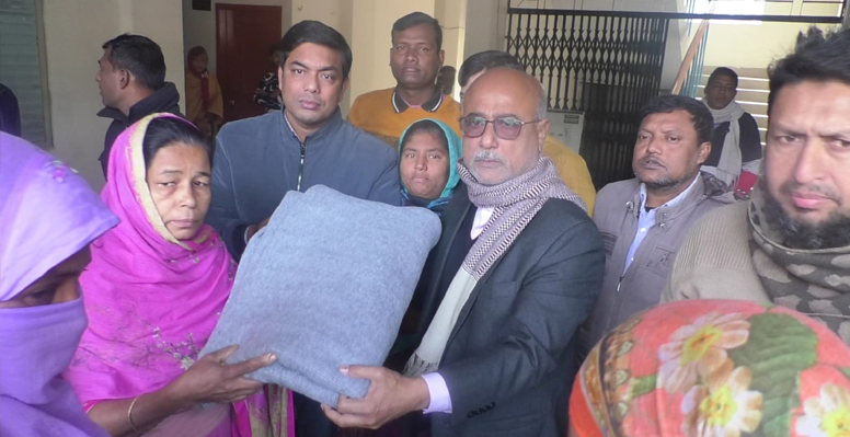কুমারখালী পৌরসভার উদ্যোগে এক হাজার পিস কম্বল বিতরণ