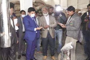 কুষ্টিয়ায় ওজনে অনিয়ম করায় দুই রাইস মিলকে জরিমানা