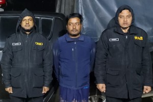 কুষ্টিয়ায় র‌্যাবের অভিযানে মনিরুদ্দীন মনি হত্যা মামলার পলাতক আসামি গ্রেফতার