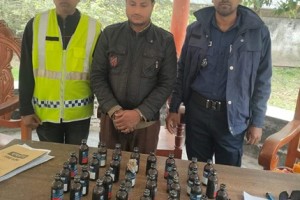 ঝিনাইদহে ফেন্সিডিলসহ এক মাদক ব্যবসায়ী আটক