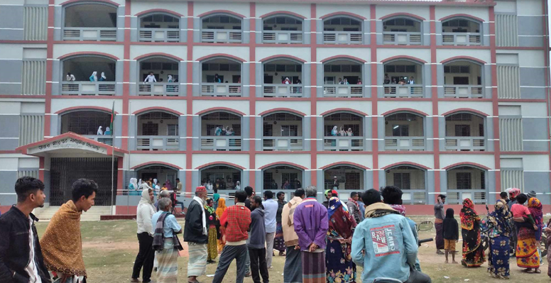 কুমারখালীতে প্রধান শিক্ষককে পদ ছাড়তে সহকারী শিক্ষকের হুমকির অভিযোগ
