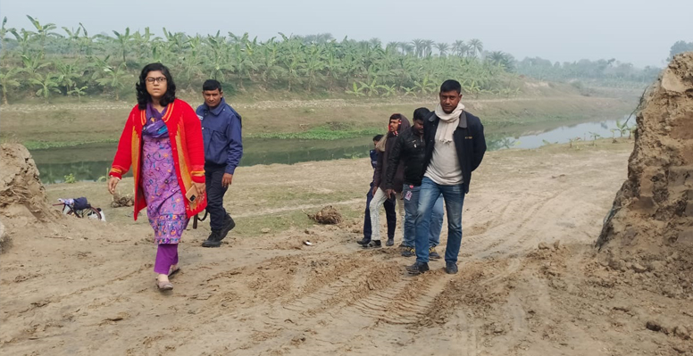 অবৈধভাবে ভৈরব নদের মাটি কাটার দায়ে জীবননগরে দুজনকে জরিমানা