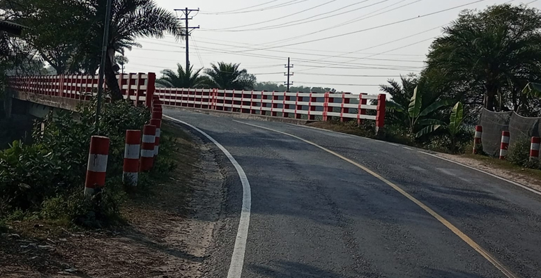 কুষ্টিয়ার দুই পুলিশ ফাঁড়ির বিরুদ্ধে যানবাহন ঠেকিয়ে চাঁদাবাজির অভিযোগ