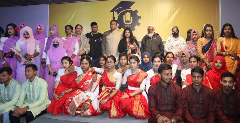 কুষ্টিয়ার স্বনামধন্য শিক্ষা প্রতিষ্ঠান গুরুকুলে নবীন বরণ ও বিদায় অনুষ্ঠান