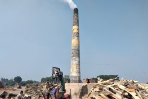 কুষ্টিয়া জেলাজুড়ে অবৈধ ইটভাটায় প্রকাশ্যে পুড়ানো হচ্ছে কাঠ