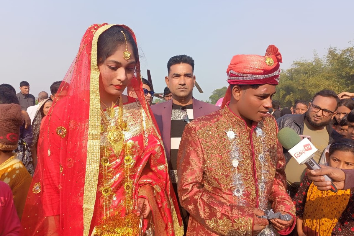 কুষ্টিয়ায় হেলিকপ্টারে চড়ে কনের বাড়িতে কুয়েত প্রবাসী বর