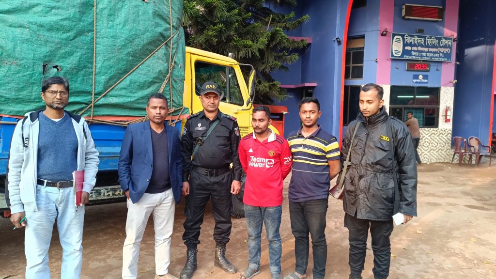ঝিনাইদহের ট্রাকসহ বিপুল পরিমান পলিথিনসহ আটক ২ 4 173867784967a21e599608e 1 ঝিনাইদহের ট্রাকসহ বিপুল পরিমান পলিথিনসহ আটক ২