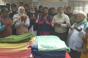 ভেড়ামারায় শীতার্তদের মাঝে কম্বল বিতরণ