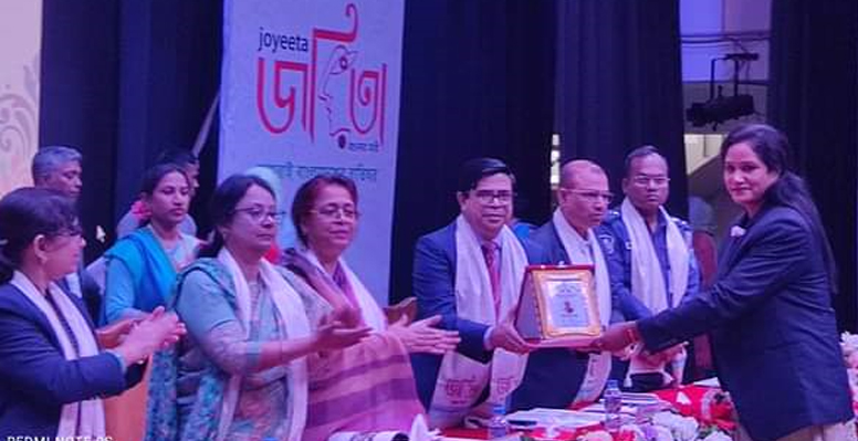 নারী ক্যাটাগরিতে জয়িতার সম্মাননা পেলেন কুষ্টিয়ার র্ঝনা