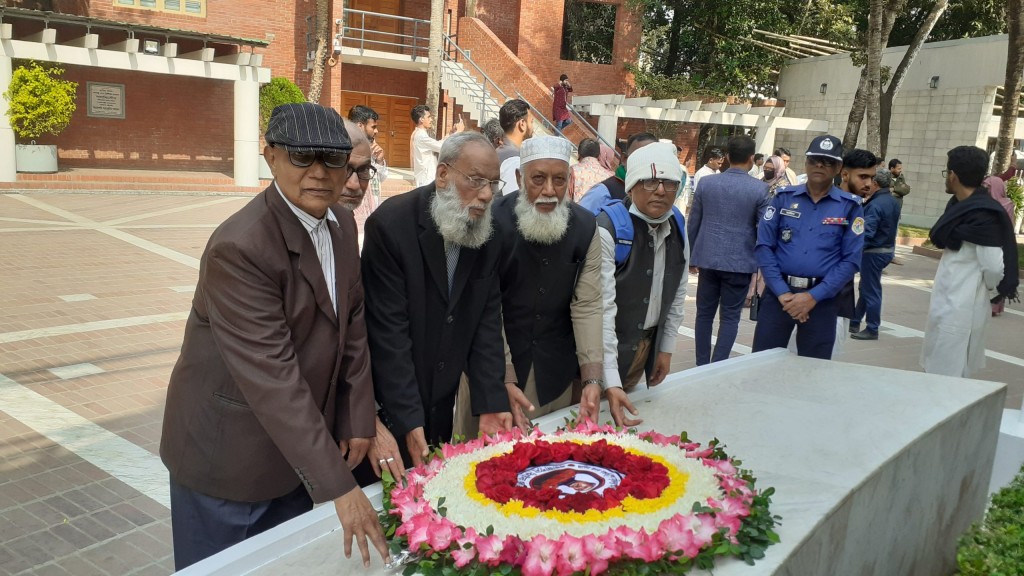 টুঙ্গিপাড়ায় বঙ্গবন্ধুর সমাধিতে ঝিনাইদহ মুক্তিযোদ্ধা সংসদের শ্রদ্ধা 4 173867801767a21f016d8b1 1 টুঙ্গিপাড়ায় বঙ্গবন্ধুর সমাধিতে ঝিনাইদহ মুক্তিযোদ্ধা সংসদের শ্রদ্ধা