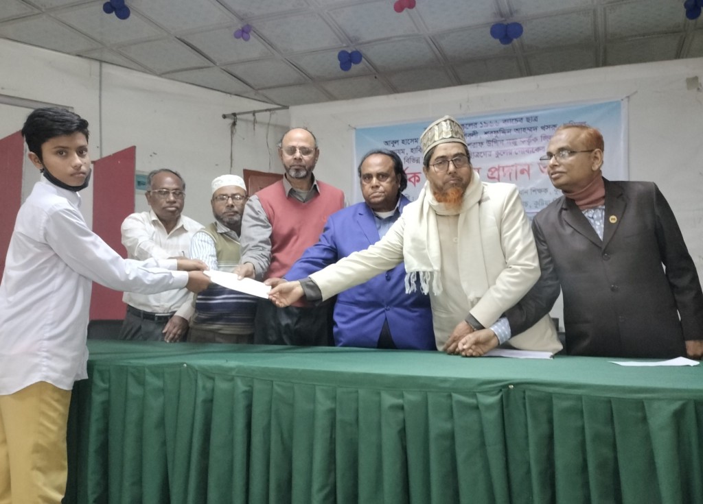কুষ্টিয়া জিলা স্কুলের ২৫ শিক্ষার্থী পেলো স্কুল ড্রেস 3 173867802167a21f0581230 1 কুষ্টিয়া জিলা স্কুলের ২৫ শিক্ষার্থী পেলো স্কুল ড্রেস