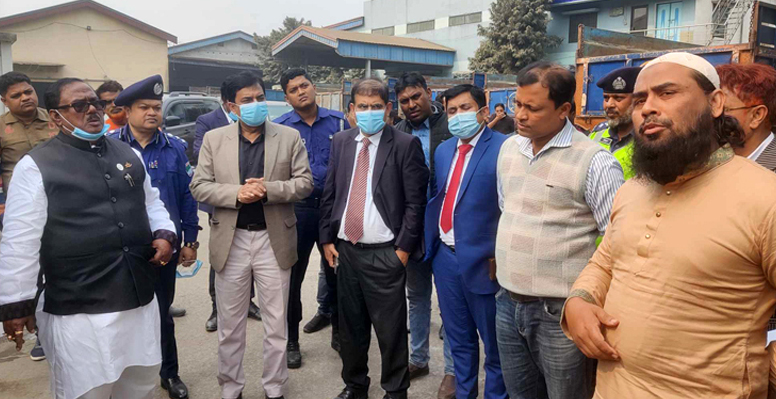 চালের মোকামে হঠাৎ হাজির খাদ্যমন্ত্রী, দুটি গুদাম সিলগালা