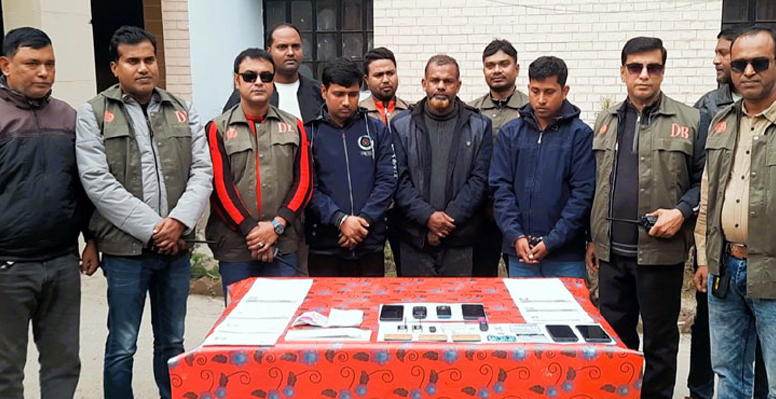 দৌলতপুরের রোকনুজ্জামানসহ জালিয়াতচক্রের তিন সদস্য গ্রেফতার