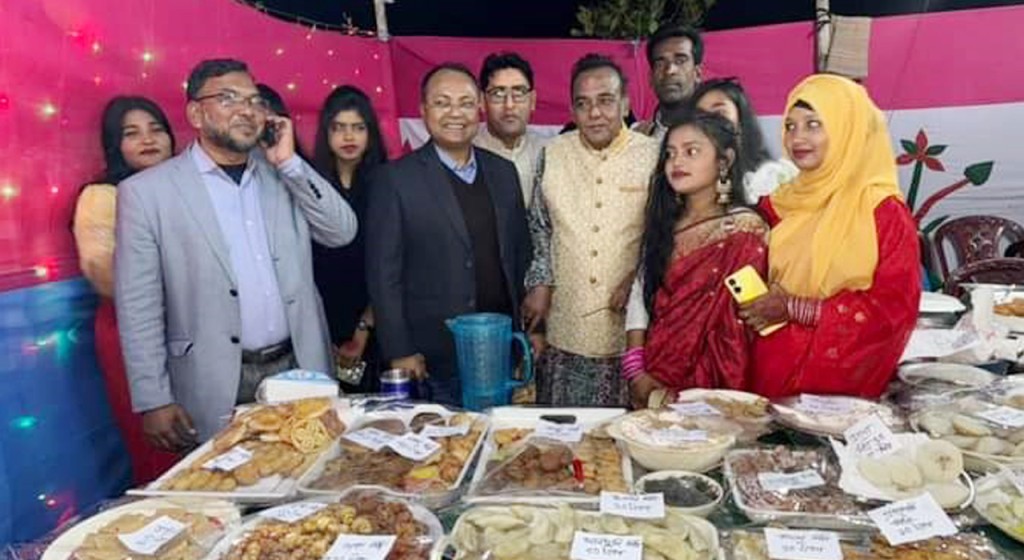 মিরপুরে পিঠা উৎসব ও লোকজ মেলা পরিদর্শন করলেন এমপি কামারুল আরেফিন 4 173867804067a21f18ae3c6 1 মিরপুরে পিঠা উৎসব ও লোকজ মেলা পরিদর্শন করলেন এমপি কামারুল আরেফিন
