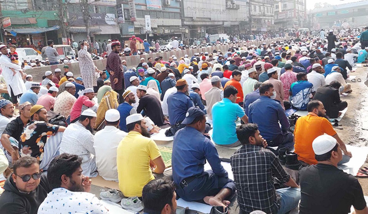 তুরাগতীরে দেশের বৃহত্তম জুমার জামাত অনুষ্ঠিত