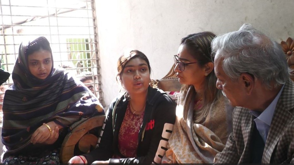 ঝিনাইদহে নিহত আওয়ামী লীগ কর্মী বরুণ ঘোষের বাড়িতে বিএনপির কেন্দ্রীয় নেতৃবৃন্দ 4 173867830567a22021b9722 1 ঝিনাইদহে নিহত আওয়ামী লীগ কর্মী বরুণ ঘোষের বাড়িতে বিএনপির কেন্দ্রীয় নেতৃবৃন্দ