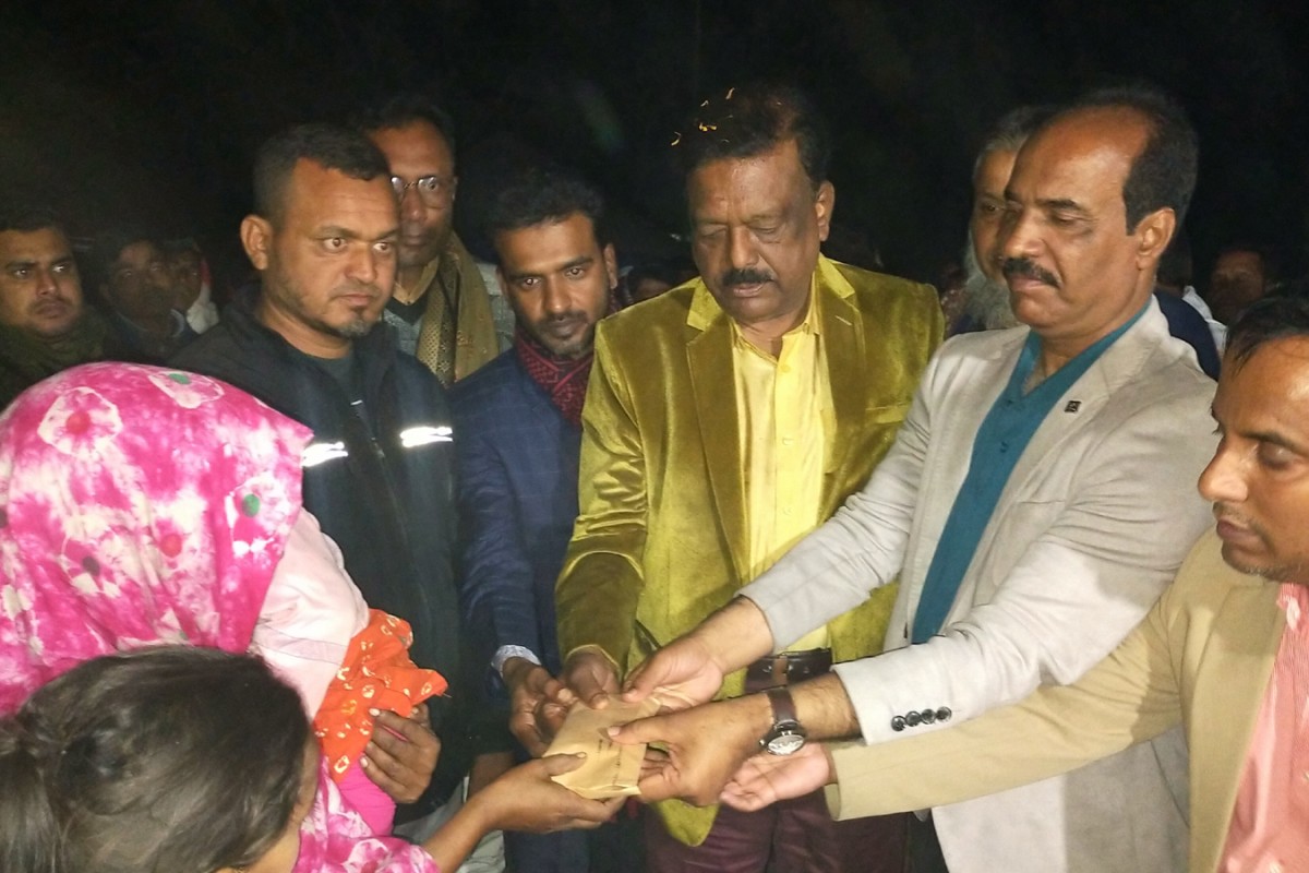 নিহত জিয়ার পরিবারকে দুই লাখ টাকা দিলেন এমপি রউফ