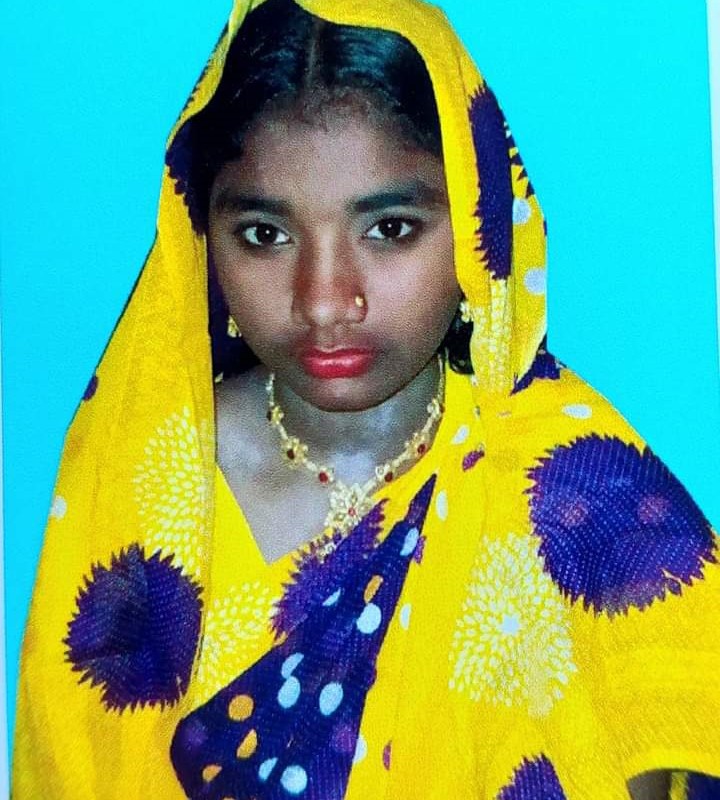 হরিণাকুন্ডুতে ৪০ দিন ধরে হদিস নেই এক গৃহবধুর