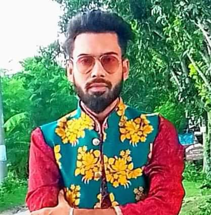 বিষধর সাপ নিয়ে খেলতে গিয়ে প্রাণ হারালেন যুবক