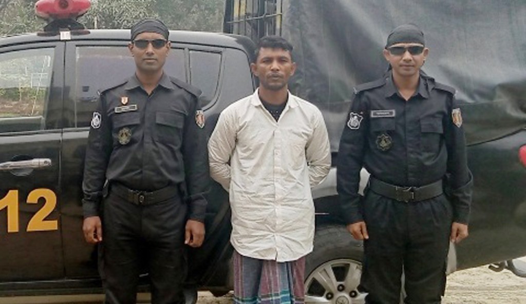 কুষ্টিয়া র্যাবের অভিযানে সাজাপ্রাপ্ত পলাতক আসামী গ্রেফতার 5 173867833567a2203f4b1d5 1 কুষ্টিয়া র্যাবের অভিযানে সাজাপ্রাপ্ত পলাতক আসামী গ্রেফতার