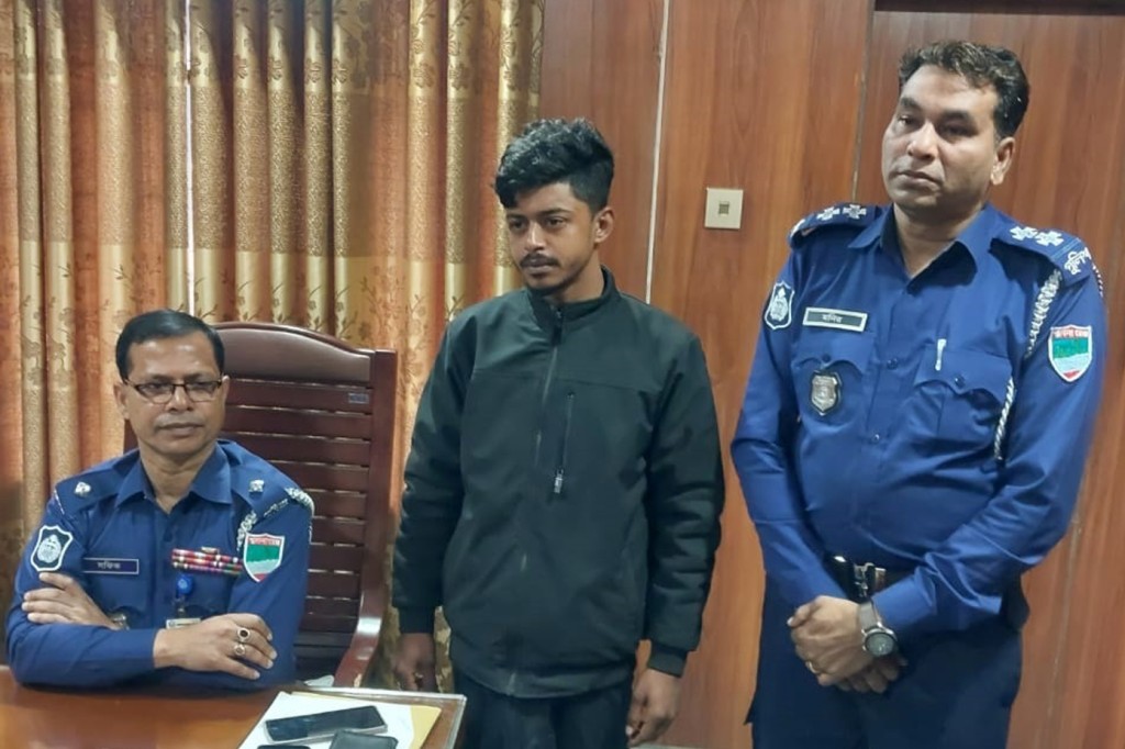 পরকিয়া প্রেমে চাচা হত্যাকাণ্ডের ঘটনায় আরেক ভাতিজা গ্রেপ্তার 4 173867833967a220430716b 1 পরকিয়া প্রেমে চাচা হত্যাকাণ্ডের ঘটনায় আরেক ভাতিজা গ্রেপ্তার