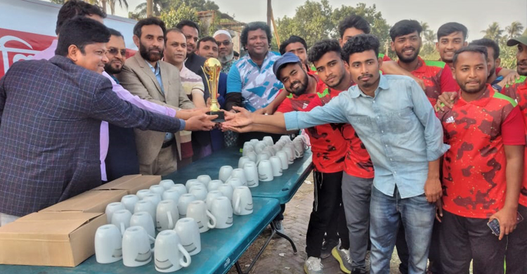 কুষ্টিয়া বন্ধুসভাকে বিশাল ব্যবধানে পরাজিত করে চ্যাম্পিয়ন সুহৃদ সমাবেশ