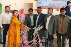 মিরপুরে ক্ষুদ্র নৃগোষ্ঠীর মধ্যে শিক্ষাবৃত্তি, গৃহ ও বাইসাইকেল বিতরণ